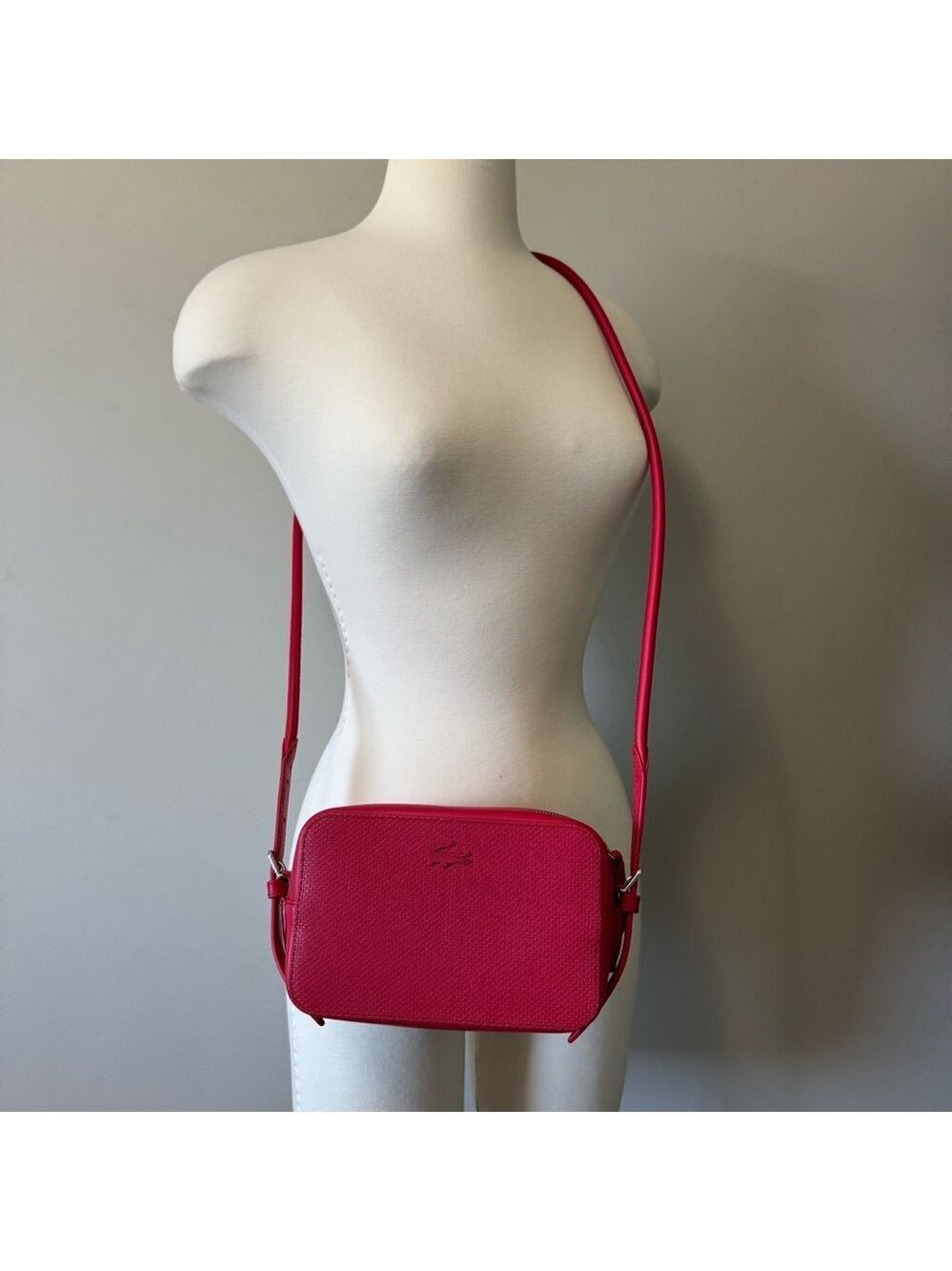 Lacoste Women's Chantaco Piqué Leather Shoulder Bag in Red NWOT